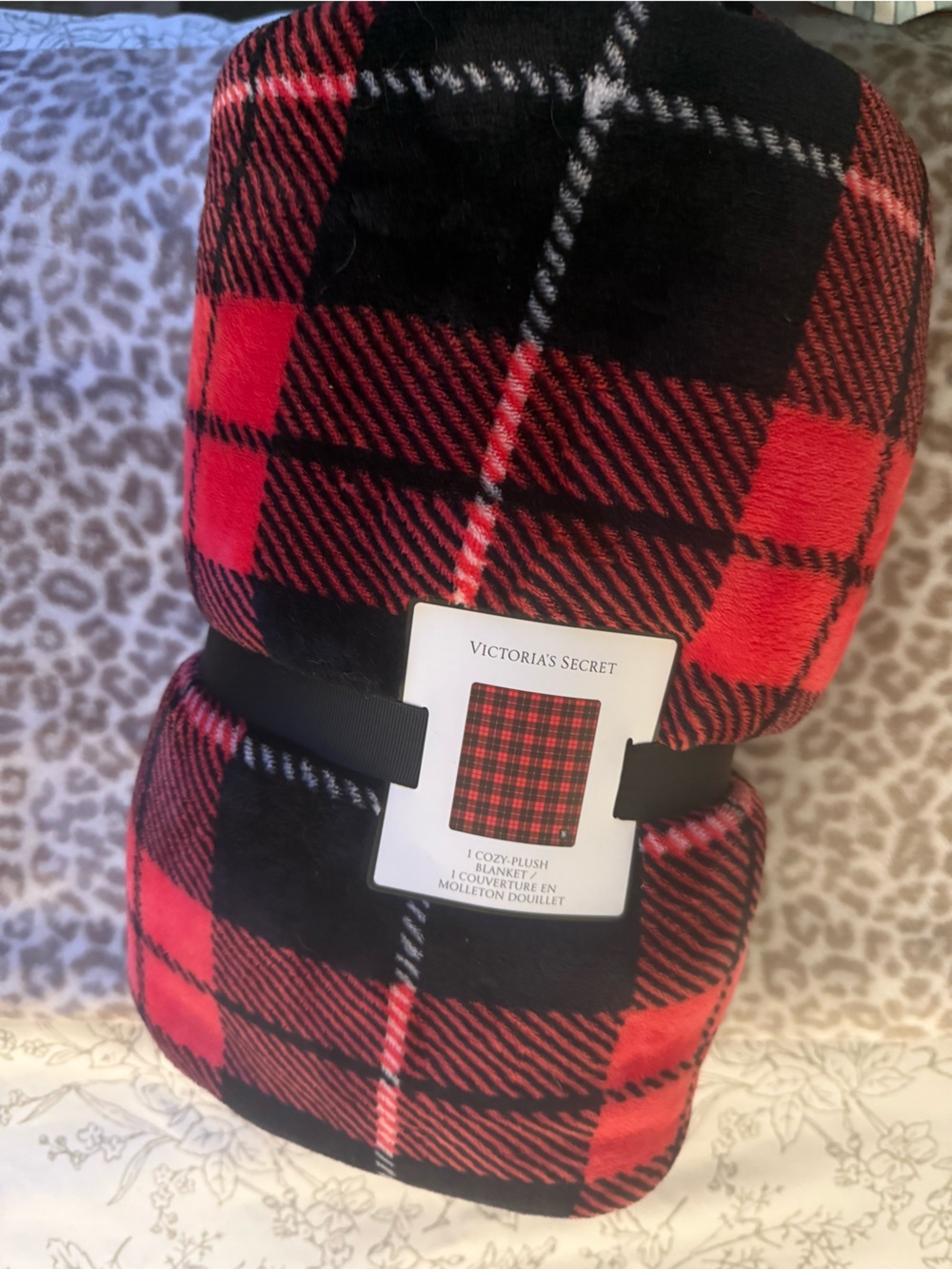 Victoria's Secret Red & Black Plaid Cozy Fleece Throw